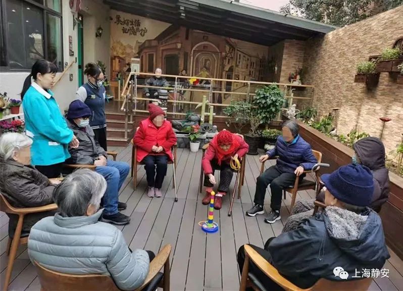 醫(yī)療、康復(fù)、生活照料……這些需求在家門口就能解決！靜安這里正打造“沒(méi)有圍墻的養(yǎng)老院”(圖1)