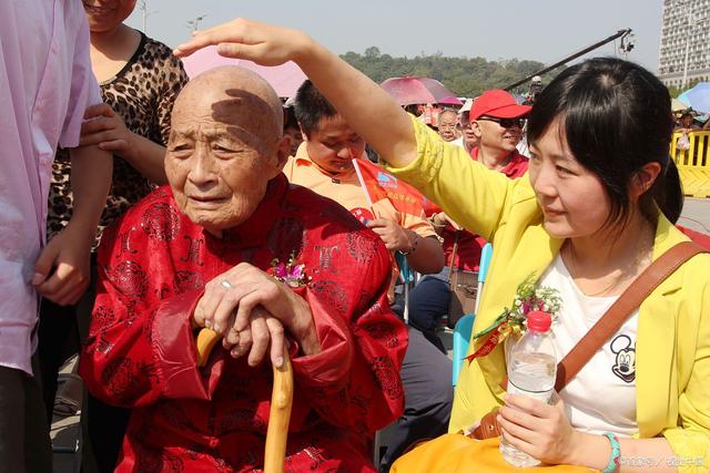 成都養(yǎng)老觀察：責(zé)任與義務(wù)，未來養(yǎng)老院能否代替子女盡孝？(圖3)
