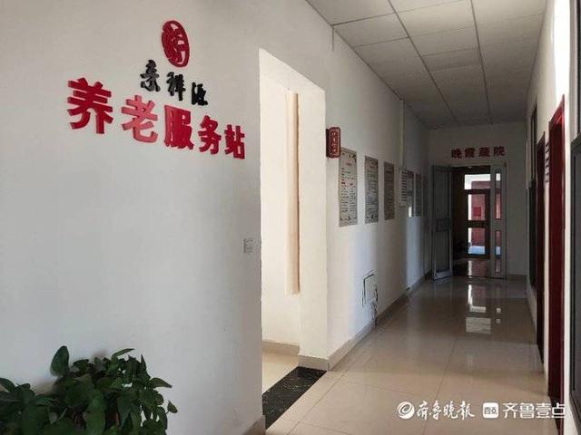 東利社區(qū)智慧養(yǎng)老服務(wù)站解民憂，居民送錦旗(圖2)