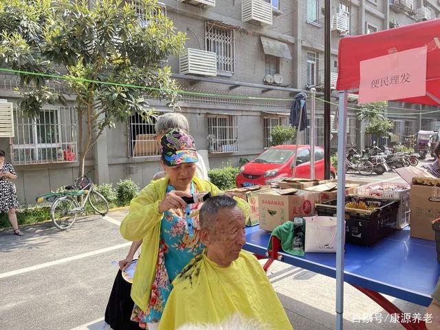 為民服務(wù)養(yǎng)老早市走進(jìn)土門街道漢城東路社區(qū)(圖5) 為民服務(wù)養(yǎng)老早市走進(jìn)土門街道漢城東路社區(qū)(圖5)
